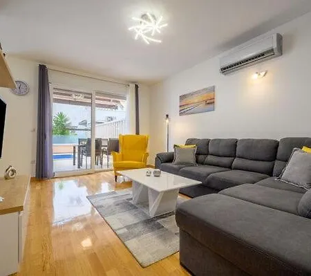 Relax Makarska, Heated Private Pool