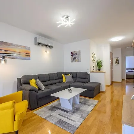 Relax Makarska, Heated Private Pool Apartment
