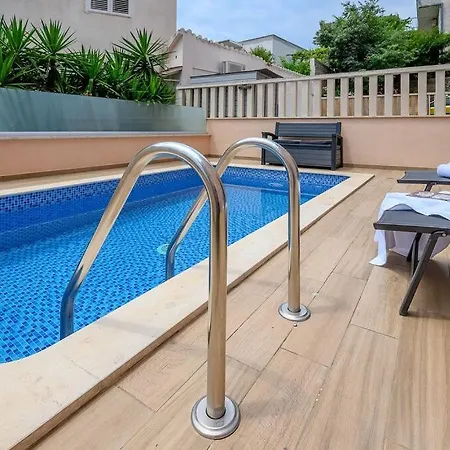 Relax Makarska, Heated Private Pool Apartment