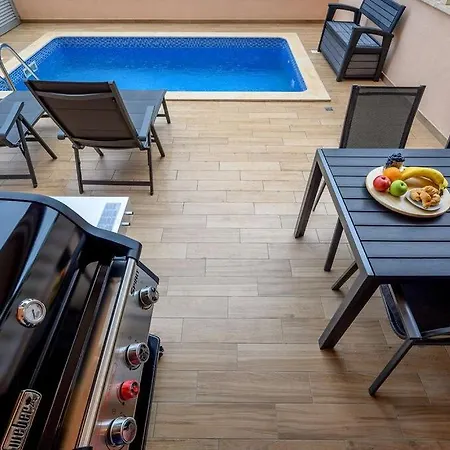 Relax Makarska, Heated Private Pool Apartment Makarska